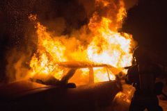 Pkw Brand auf der A995 bei Taufkirchen