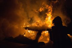 Hofoldiger Forst Anhänger brennt lichterloh