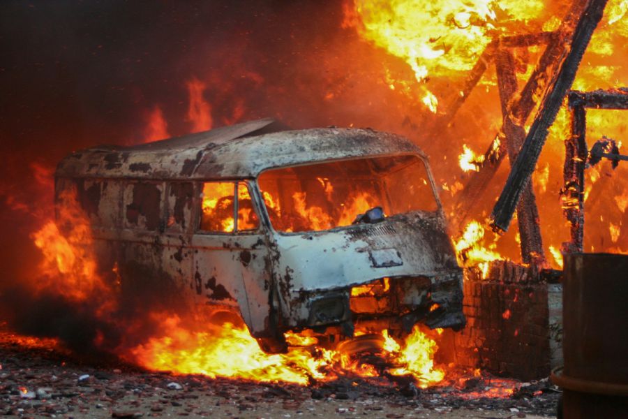 Bad Aibling Geparktes Wohnmobil gerät in Brand