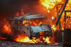 Bad Aibling Geparktes Wohnmobil gerät in Brand