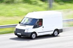 Holzkirchen Auffällige Kleintransporter bei der Au