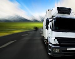 Truchtlaching Spiegelstreifer Lkw entfernt sich