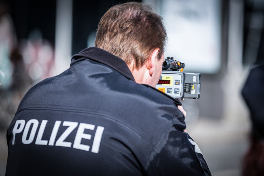 Weyarn Polizei Holzkirchen führt Verkehrsmessungen