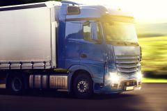 Gmund Lkw Unfall bei spiegelglatter Fahrbahn