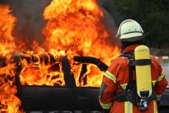 Auto gerät in Rosenheim in Vollbrand