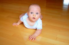 In Traunstein wird ein Baby alleine im Fahrzeug zu
