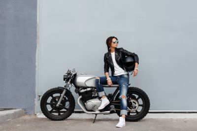 Motorradfahrer von PKW erfasst