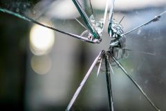 Sachbeschädigung an Fensterscheibe