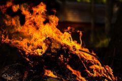Bad Aibling Holzscheune vollkommen niedergebrannt