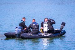 Miesbach Kinder läuft Segelboot voll Wasser