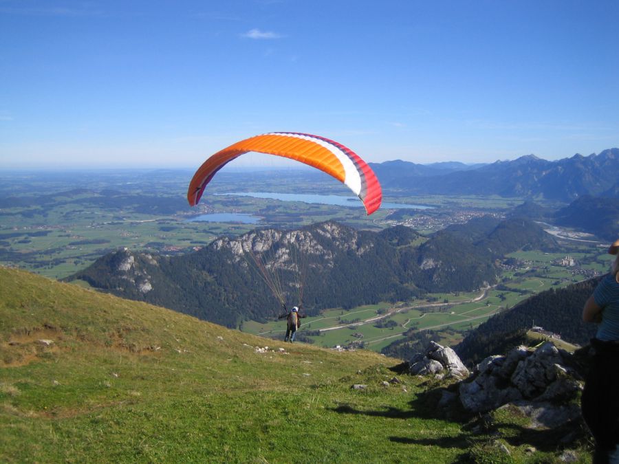 Wallberg in Rottach Egern Gleitschirmflieger am Wa