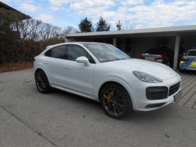 Unterschlagenen Porsche Cayenne auf der A 8 bei Ir