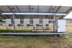 Hochwertige elektrische Geräte aus Solarpark entwe