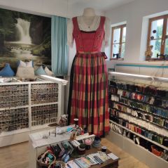 Das größte Dirndl der Welt bei Nähparadies Hein